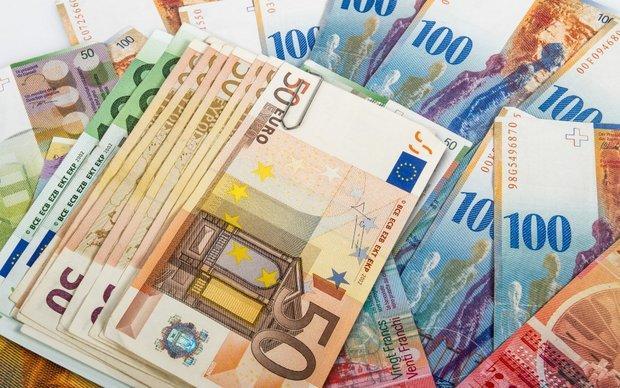 افزایش نرخ رسمی یورو و پوند، دلار ثابت ماند
