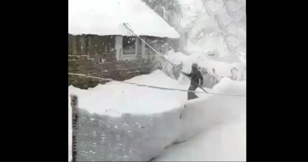 برف لاهیجان را فرا گرفت برف لاهیجان را فرا گرفت
