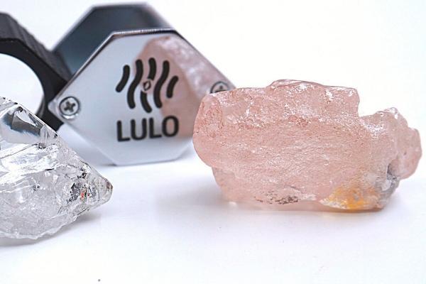 کشف بزرگترین الماس صورتی سه قرن اخیر دنیا در آنگولا